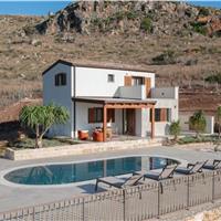 3 bedroom villa with pool near Castellamarre del Golfo, sleeps 5